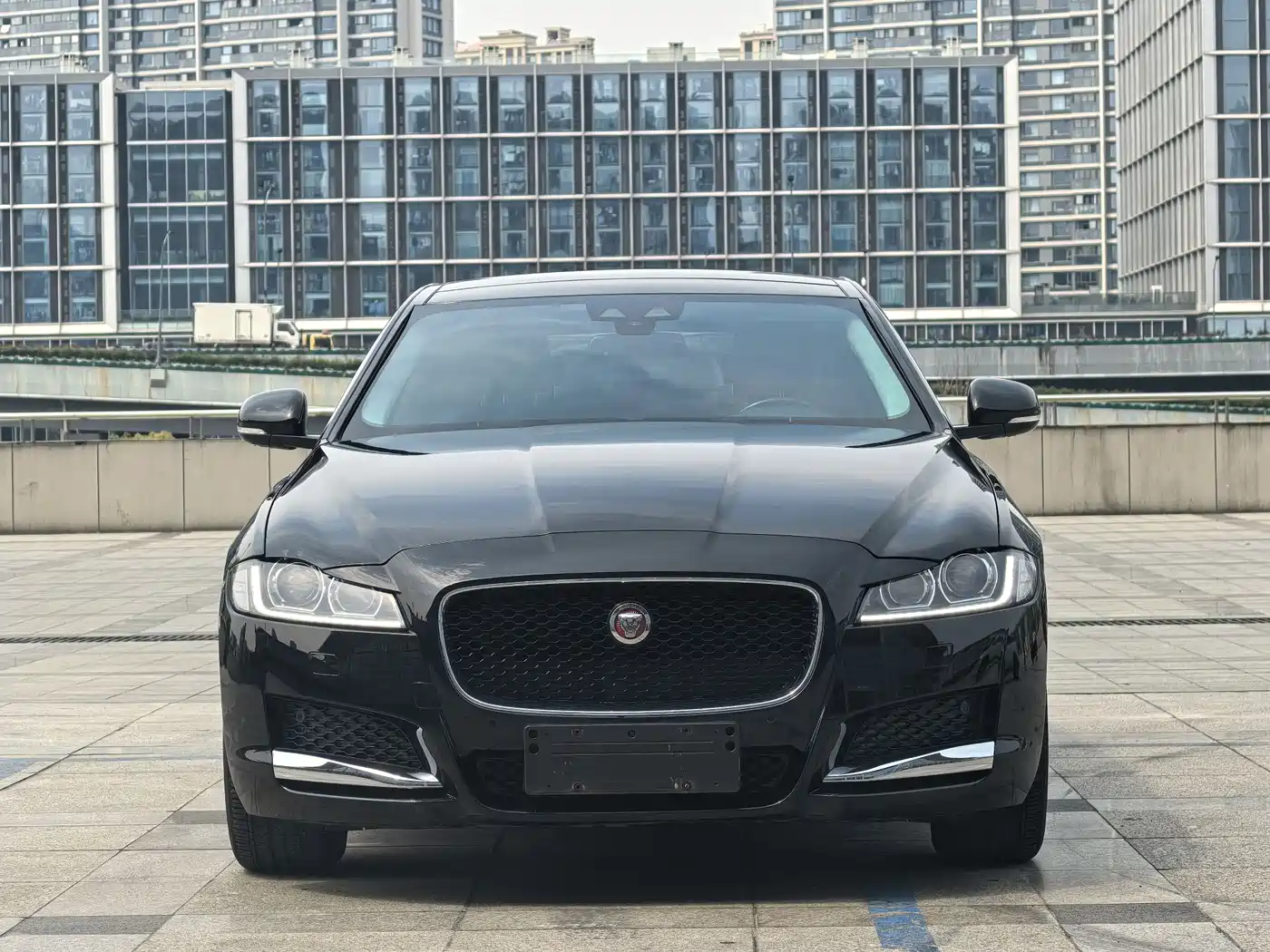 Jaguar XFL 2017 XFL 2.0T 240PS Luxury Edition фото 3
