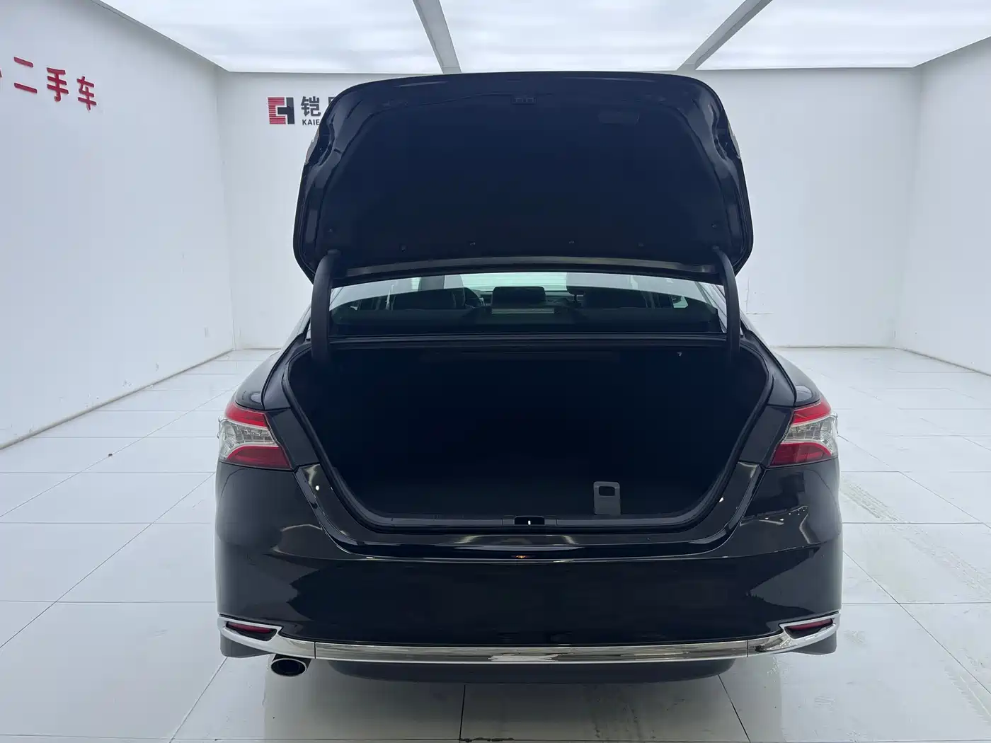 Toyota Camry 2023 Hybrid 2.5HG Luxury Edition фото 16