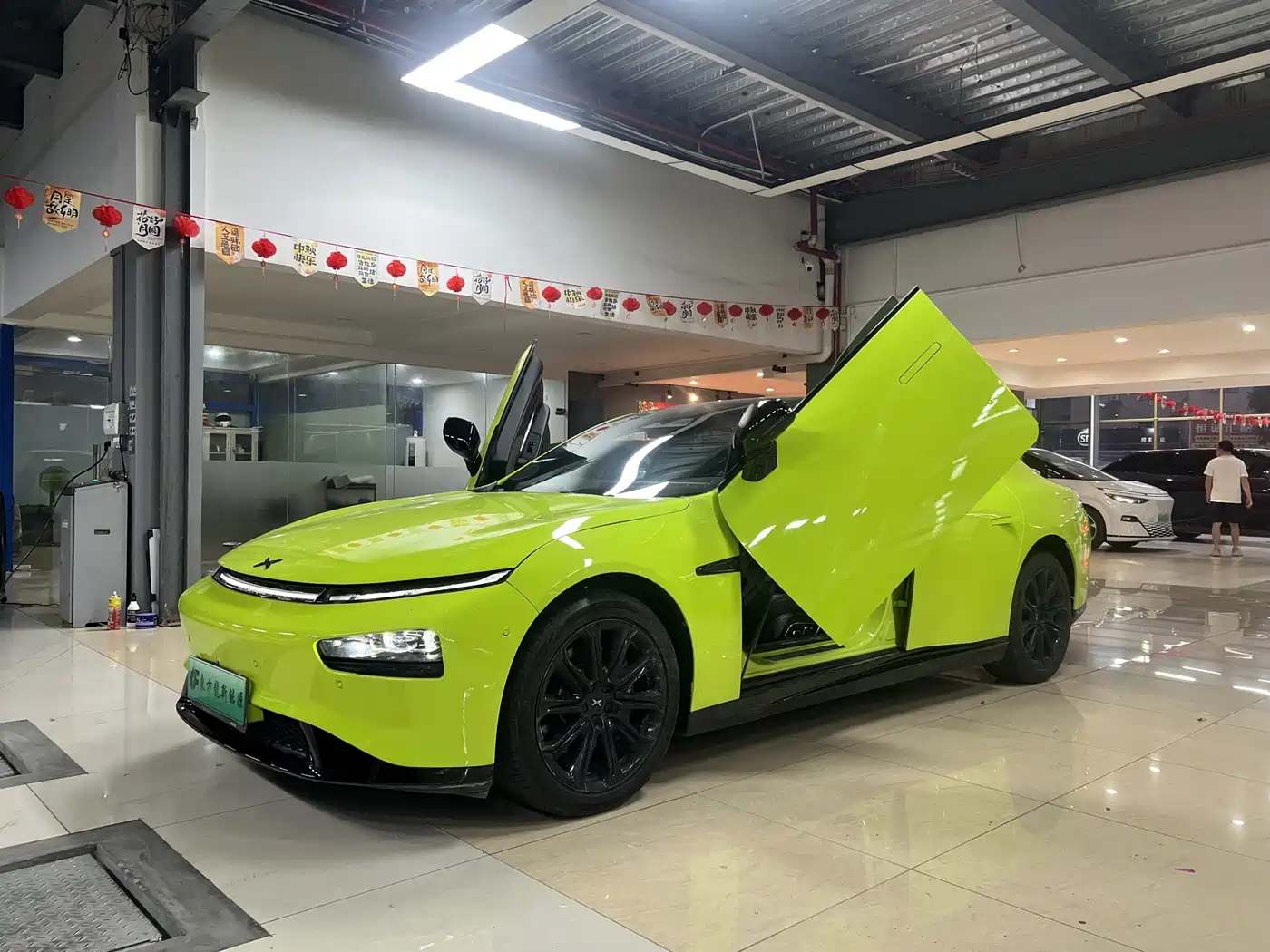 Фото 2 - XPeng P7