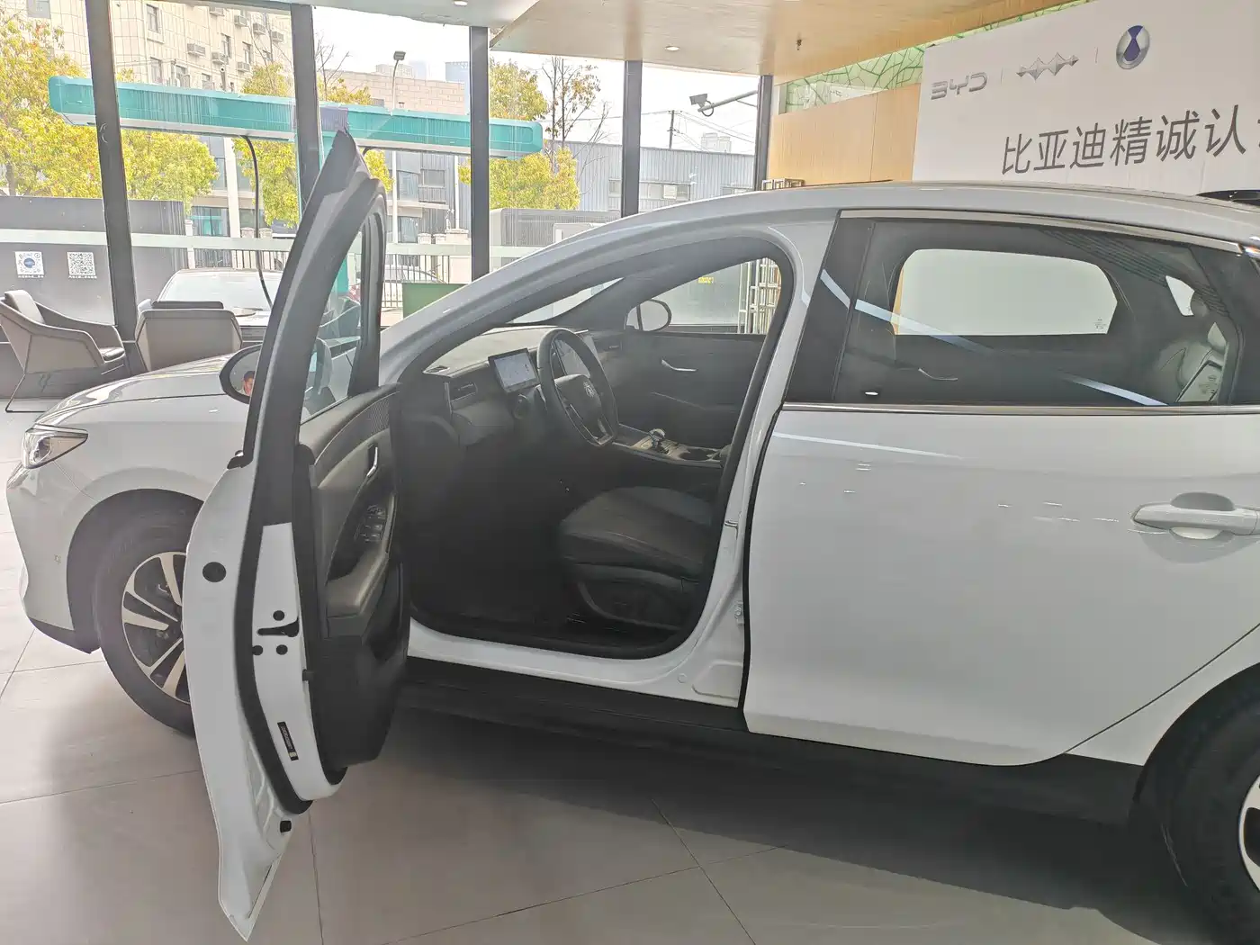 BYD Qin PLUS 2025 DM-i Smart Drive Edition 120KM Surpassing Type фото 8