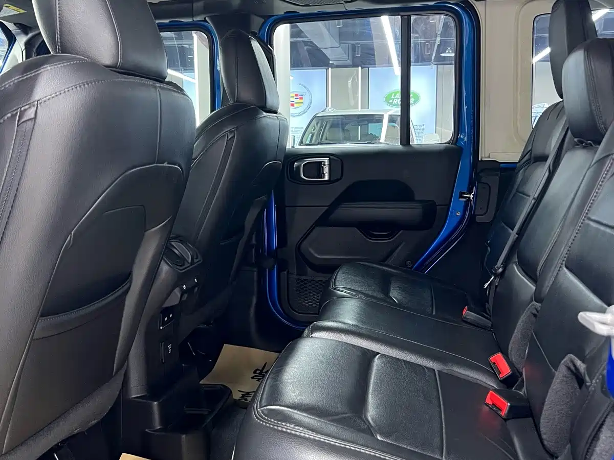 Фото 9 - Jeep Wrangler