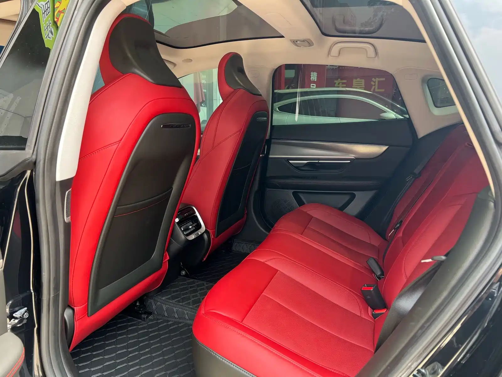 Фото 6 - XPeng P7