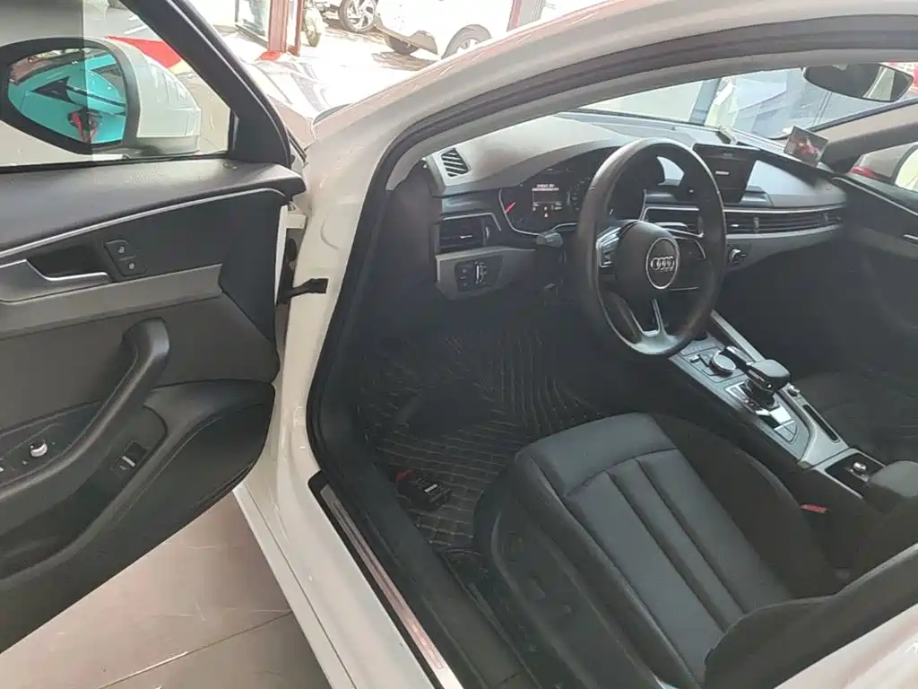 Фото 12 - Audi A4L