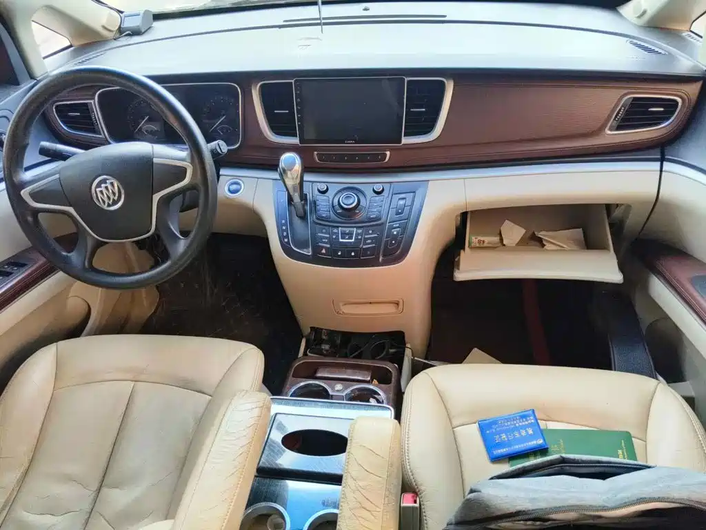 Photo 12 - Buick GL8