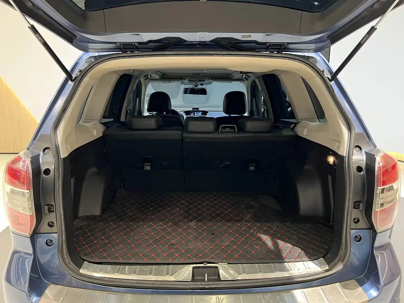 Subaru Forester 2013 2.5i Automatic Luxury Edition фото 16