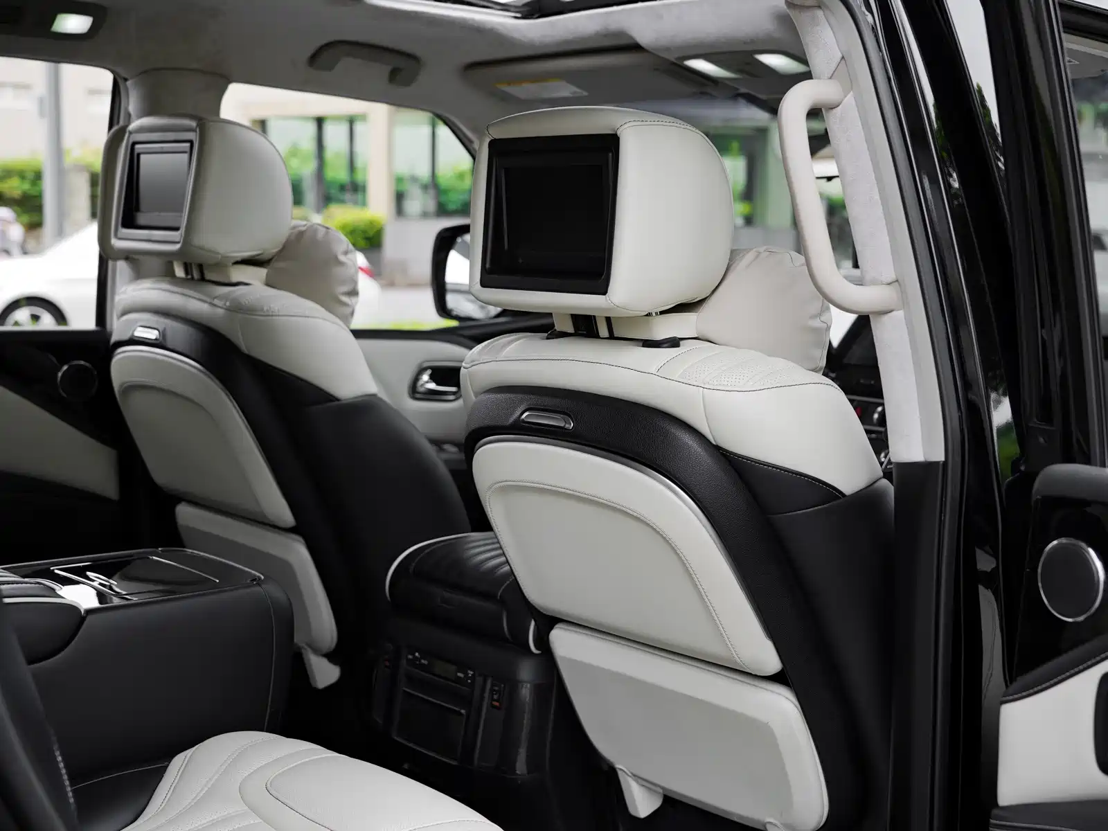 Фото 6 - Infiniti QX80