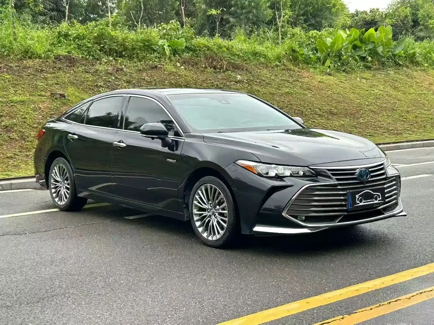 Toyota Avalon 2019 Hybrid 2.5L XLE Premium Edition China V фото 3
