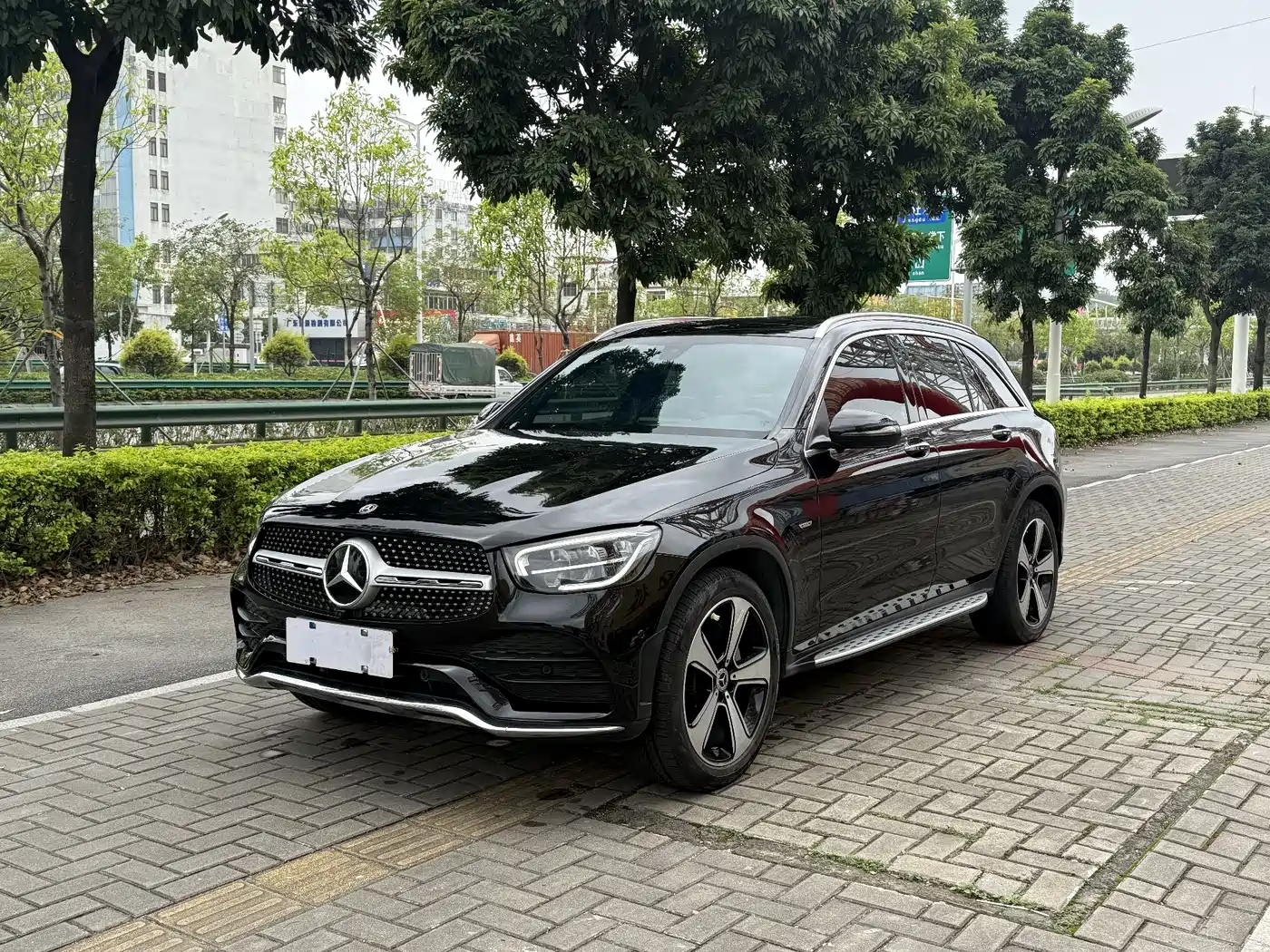 MERCEDES-BENZ GLC