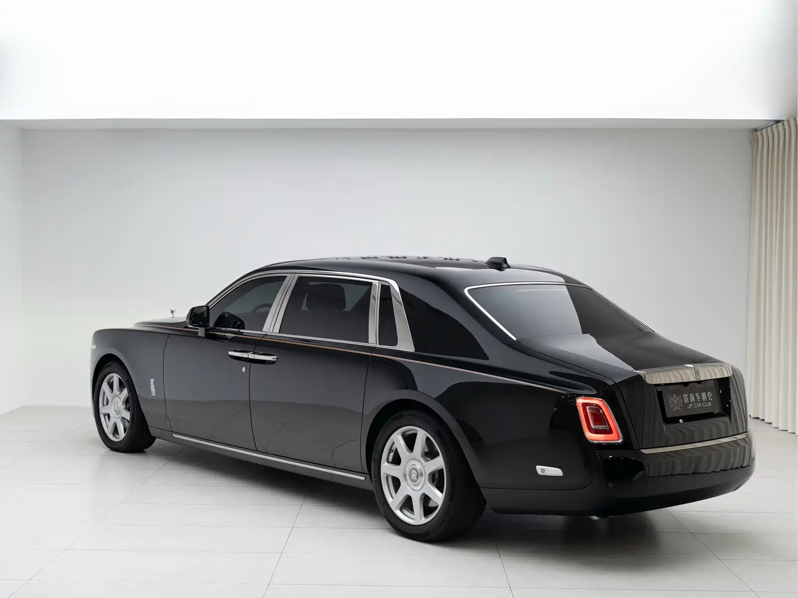 Фото 4 - Rolls-Royce Phantom