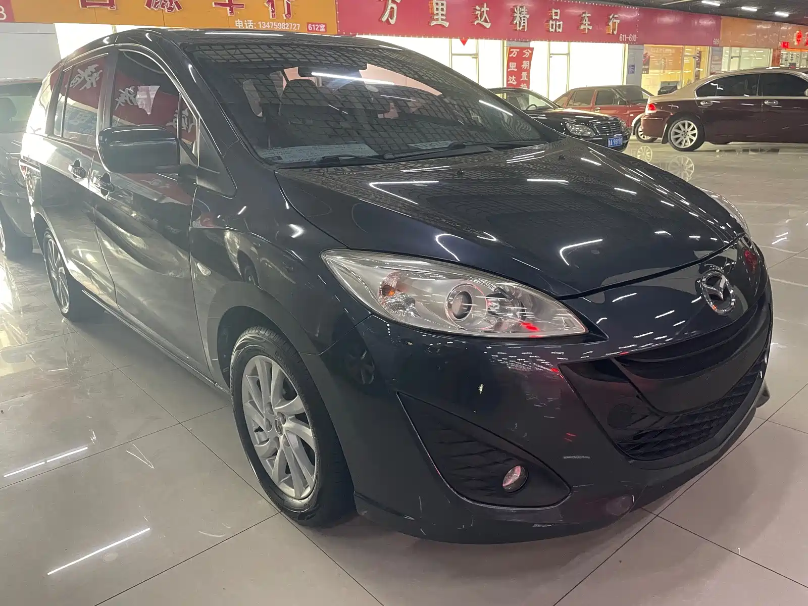 Photo 2 - Mazda Mazda5