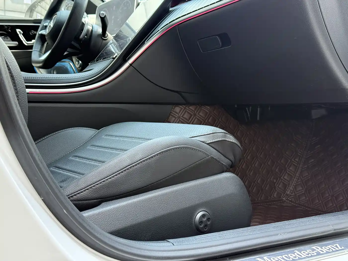 Mercedes-Benz C-Class 2023 Facelift C 260 L Sport Edition фото 24