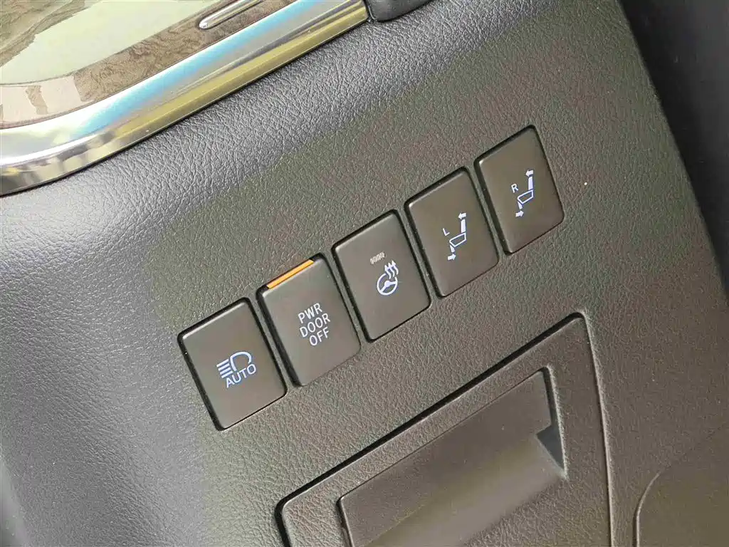 Toyota Alphard 2021 Hybrid 2.5L Premium фото 17