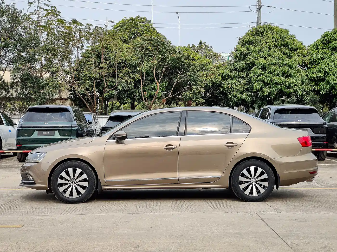 Volkswagen Sagitar 2015 230TSI Automatic Luxury фото 4
