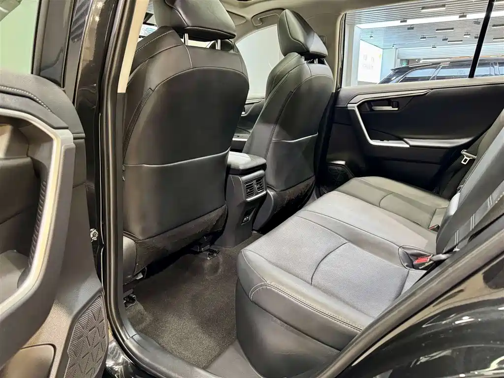 Toyota Wildlander 2023 Hybrid 2.5L E-CVT AWD Premium Edition фото 20