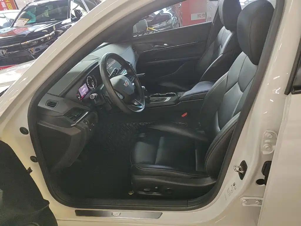 Cadillac CT4 2022 2022 28T Fashion Style