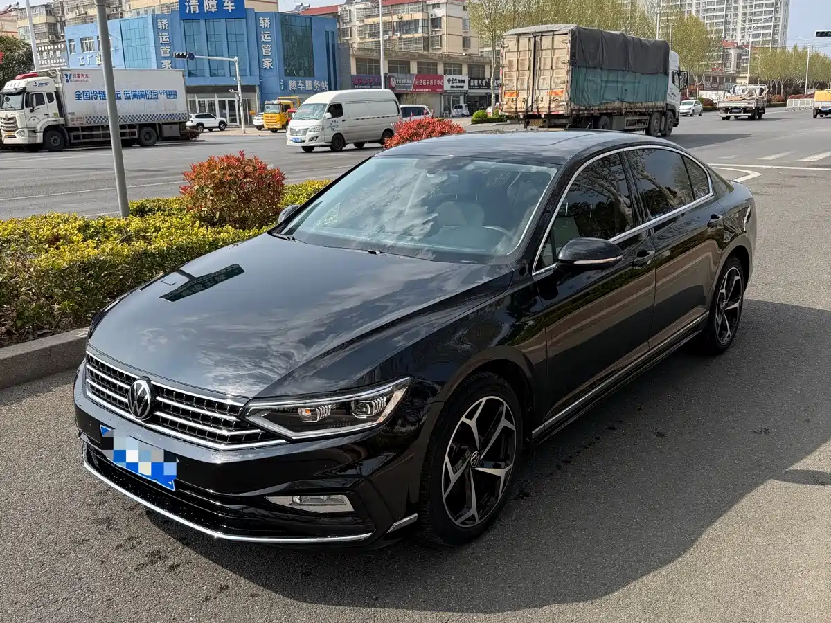 Volkswagen Magotan 2023 Model 2 Million Commemorative Edition 330TSI DSG Luxury фото 2