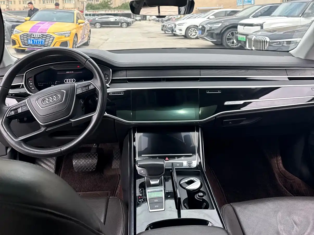 Photo 4 - Audi A8