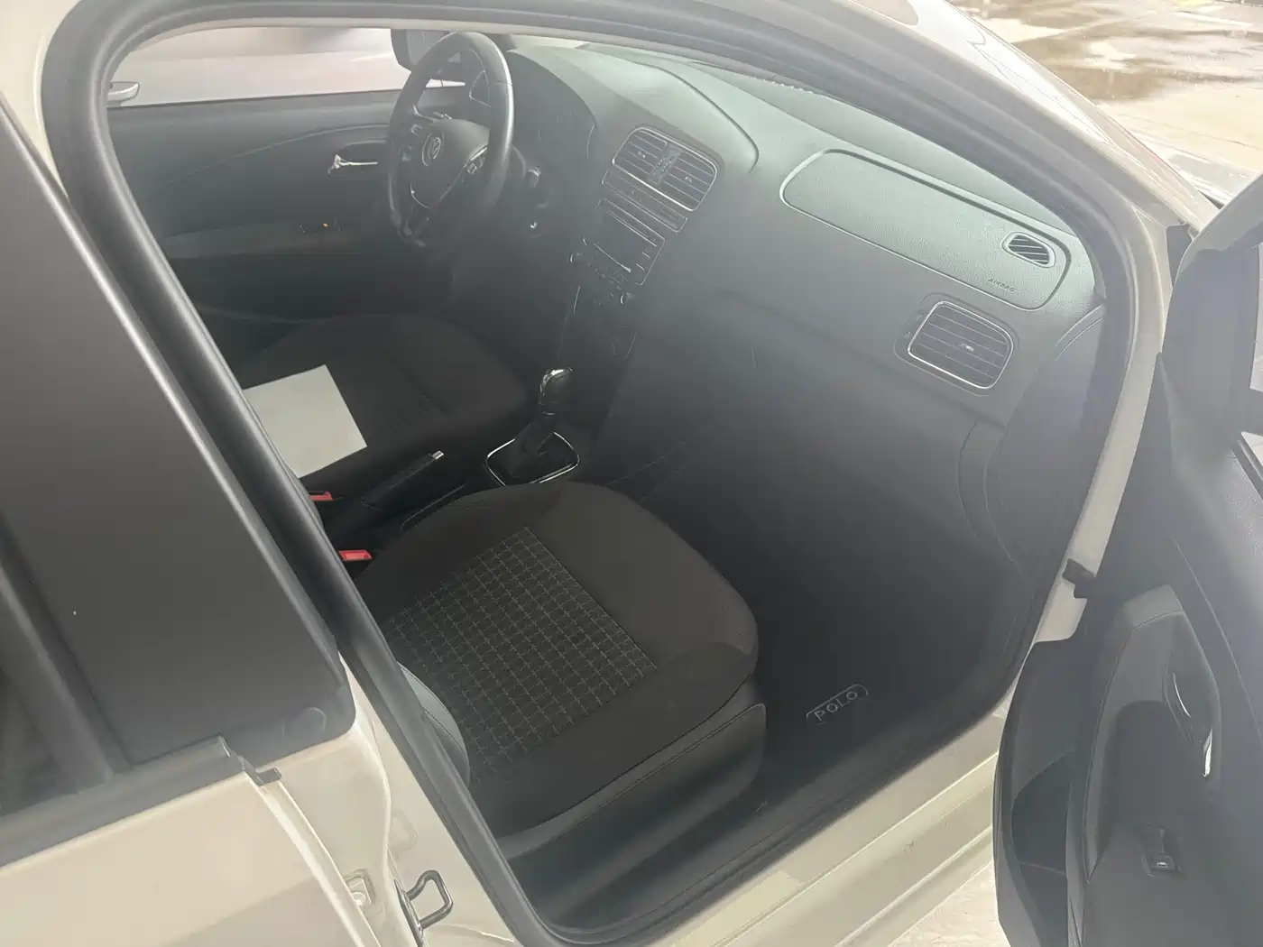 Volkswagen Polo 2016 1.6L Automatic Comfort фото 8