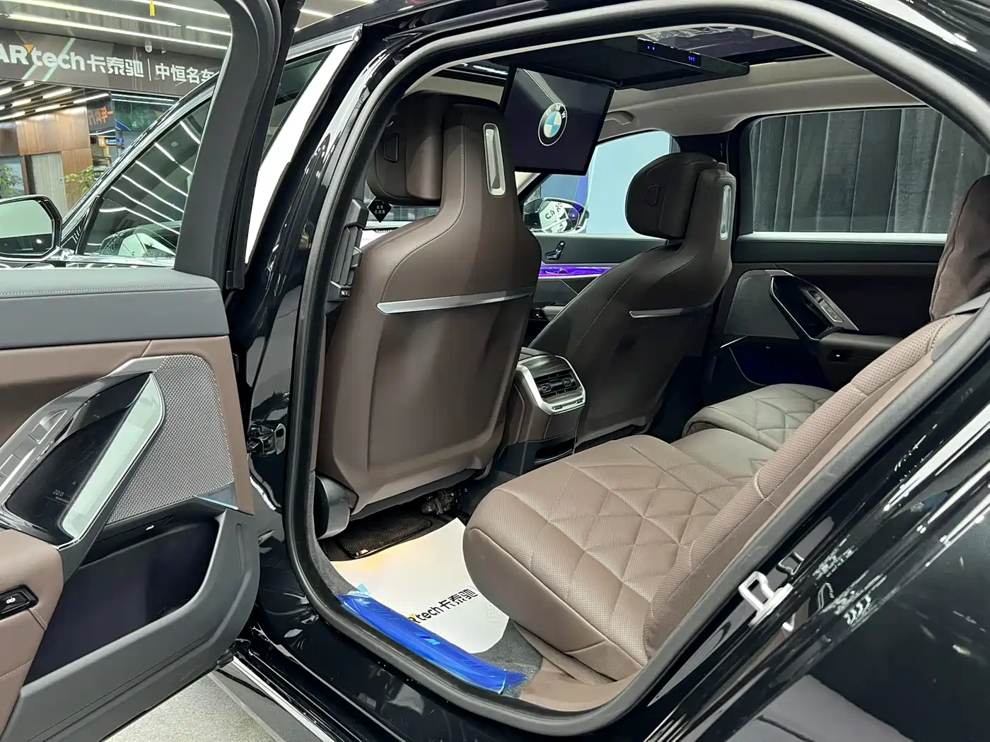 BMW 7 Series 2023 Model 735Li M Sport Package фото 10