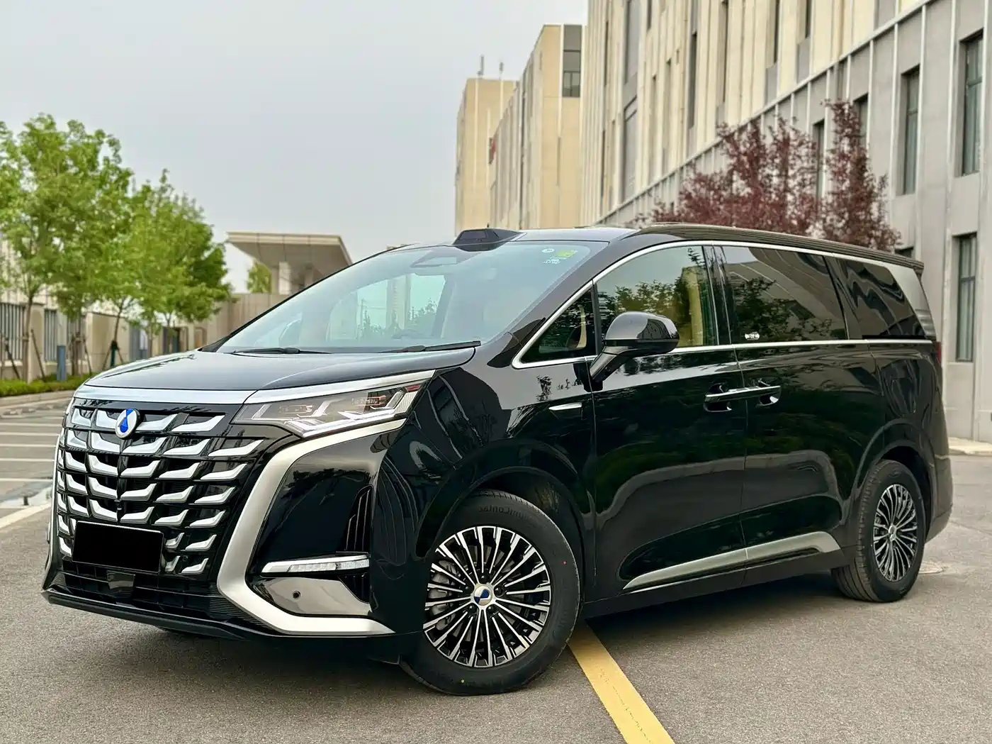 Denza D9 2025 DM-i Smart Driving Edition 1020 AWD Flagship