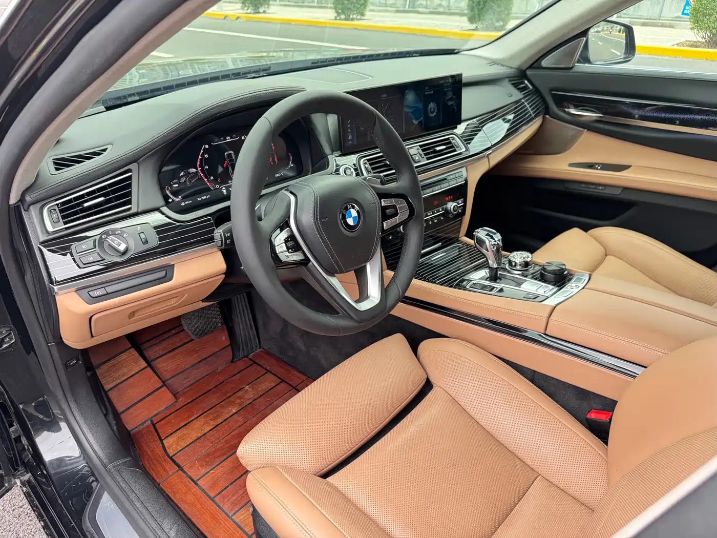 BMW 7 Series 2010 750Li фото 12