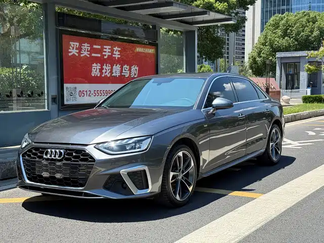 Audi A4L 40 TFSI, Стиль Драйв