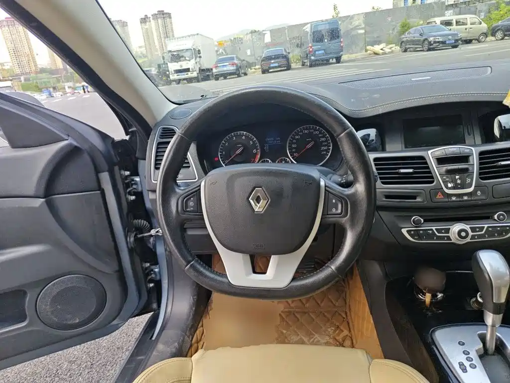 Renault Laguna 2015 2012 Coupe 2.0T Luxury Navigation Edition