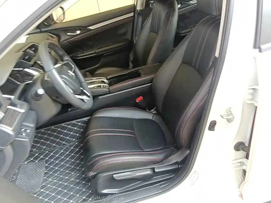 Фото 15 - Honda Civic