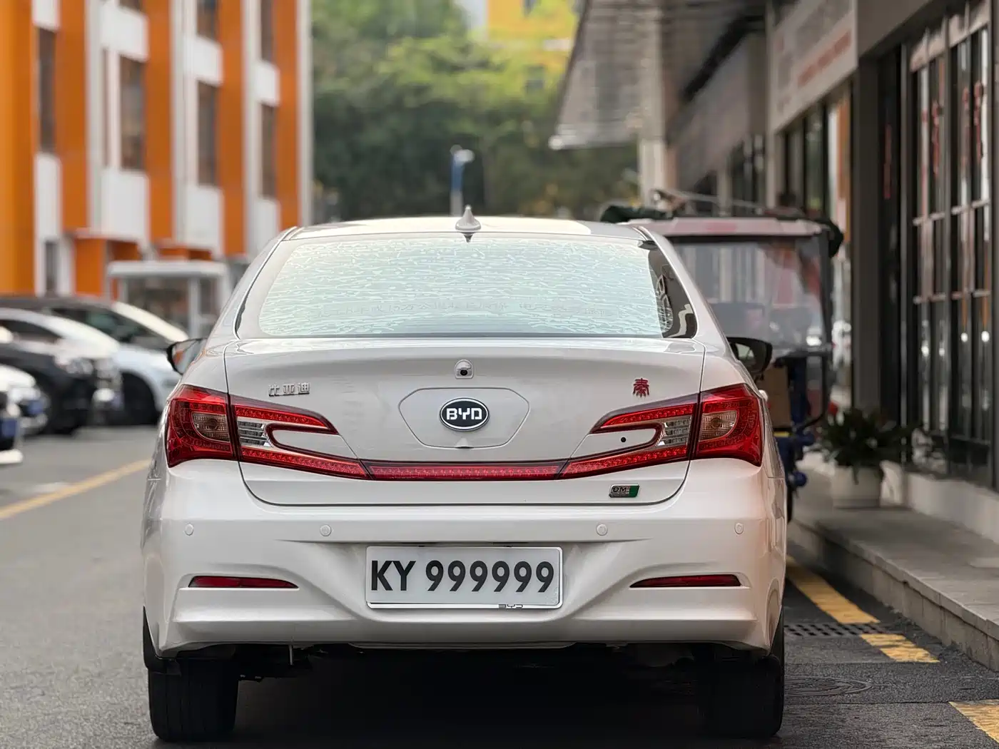 BYD Qin New Energy 2015 1.5T Dual Crown Flagship Edition фото 6