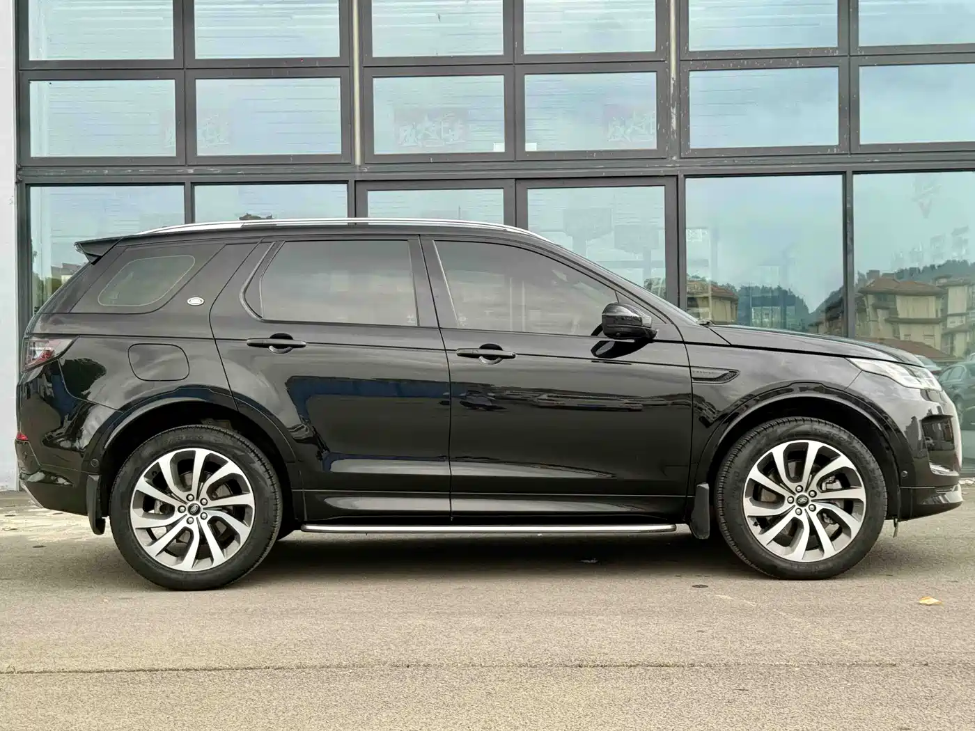 Land Rover Discovery Sport 2022 Model Facelift 249PS R-Dynamic SE Performance Tech Edition 5-seater фото 13