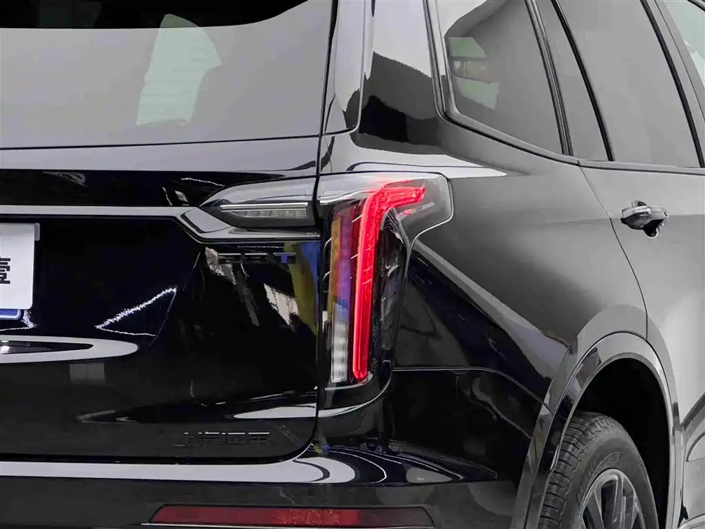 CADILLAC XT6