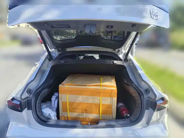 Changan UNI-V 2022 1.5T Premium Model — фото 5