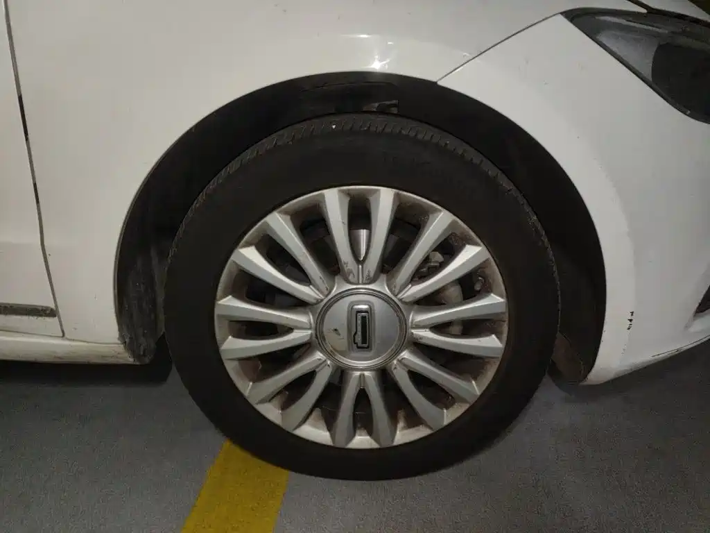 Qoros 3 2015 2014 Model Sedan 1.6T Automatic Premium