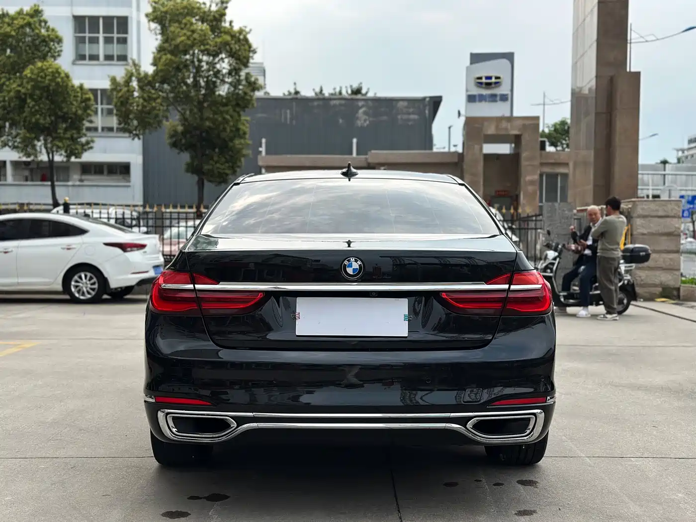 BMW 7 Series 2016 730Li Leading фото 5