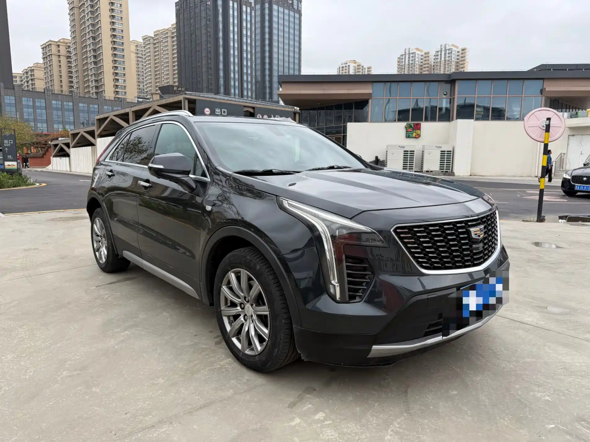Photo 3 - Cadillac XT4
