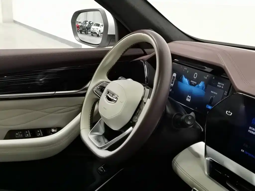 Фото 22 - Geely Monjaro