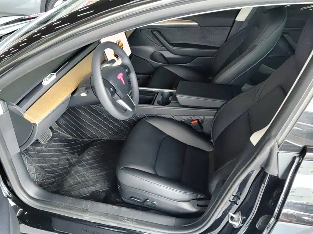 Фото 15 - Tesla Model 3