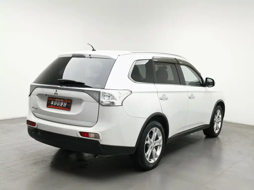 Mitsubishi Outlander (Import) 2015 2014 2.4L 4WD Luxury Value Edition 5-seater