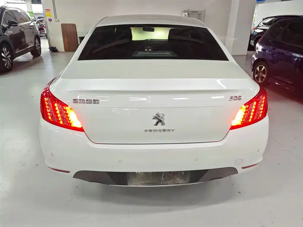 Peugeot 508 2012 2.0L Automatic Sunroof Classic Edition фото 4