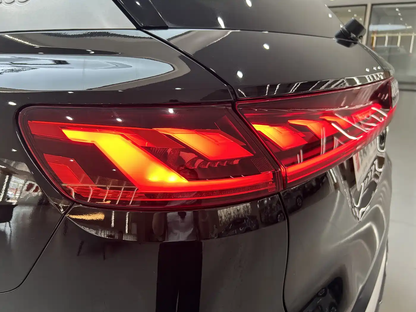 Audi Q6 2023 2023 40 TFSI quattro Cloud View Light Yulin Package
