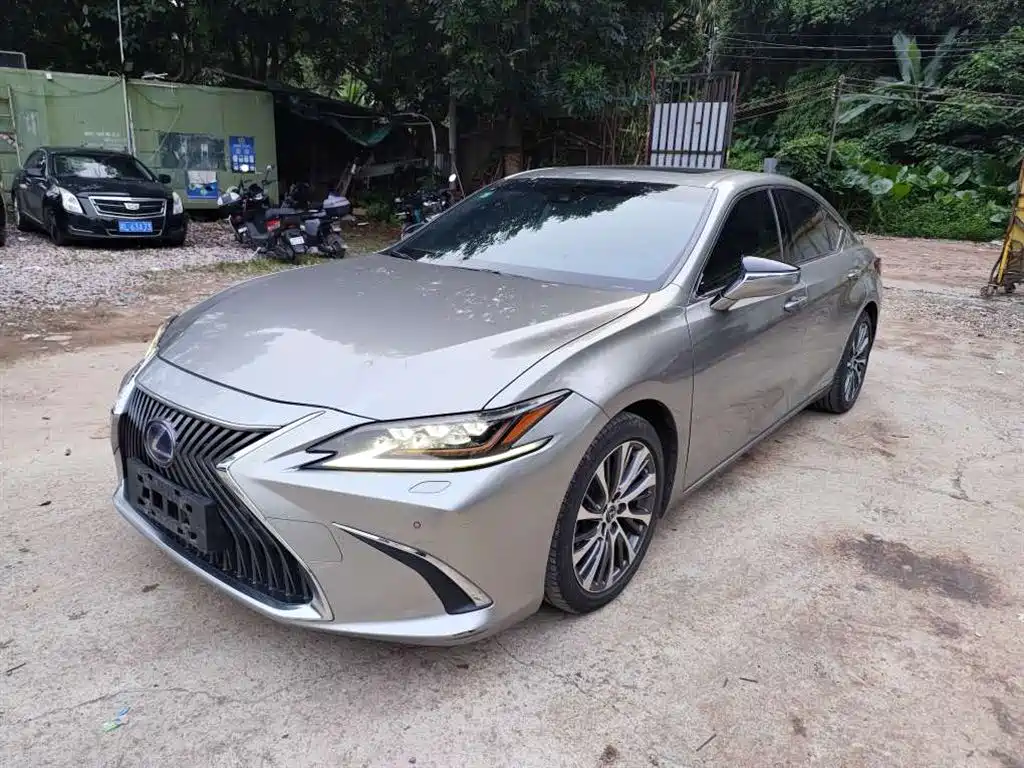 Фото 1 - Lexus ES