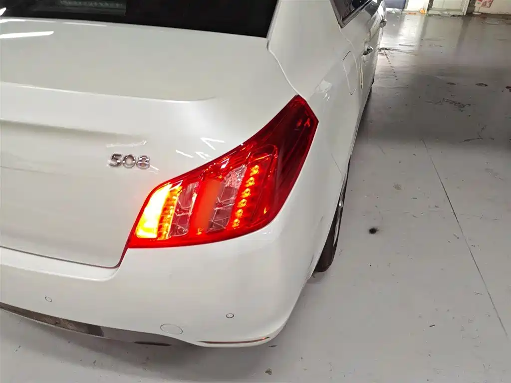 Peugeot 508 2012 2.0L Automatic Sunroof Classic Edition фото 24