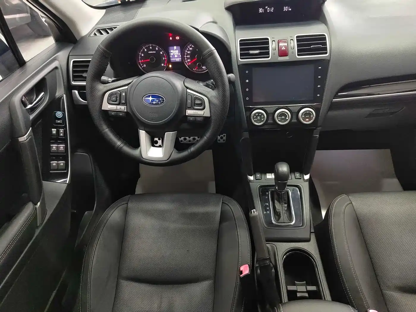 Subaru Forester 2016 2.0i Fashion Navigation Edition фото 12