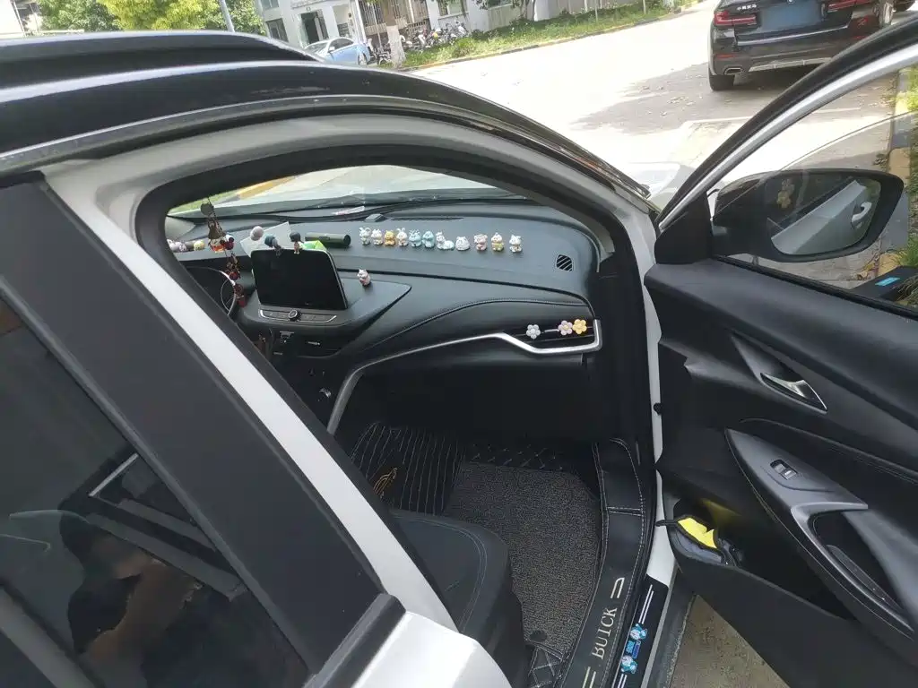 BUICK ANGKOLA