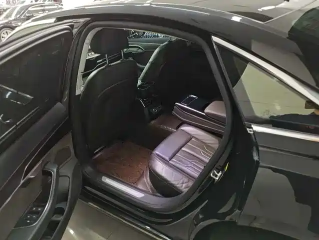Audi A8 2018 A8L 55 TFSI quattro Launch Elite — фото 3