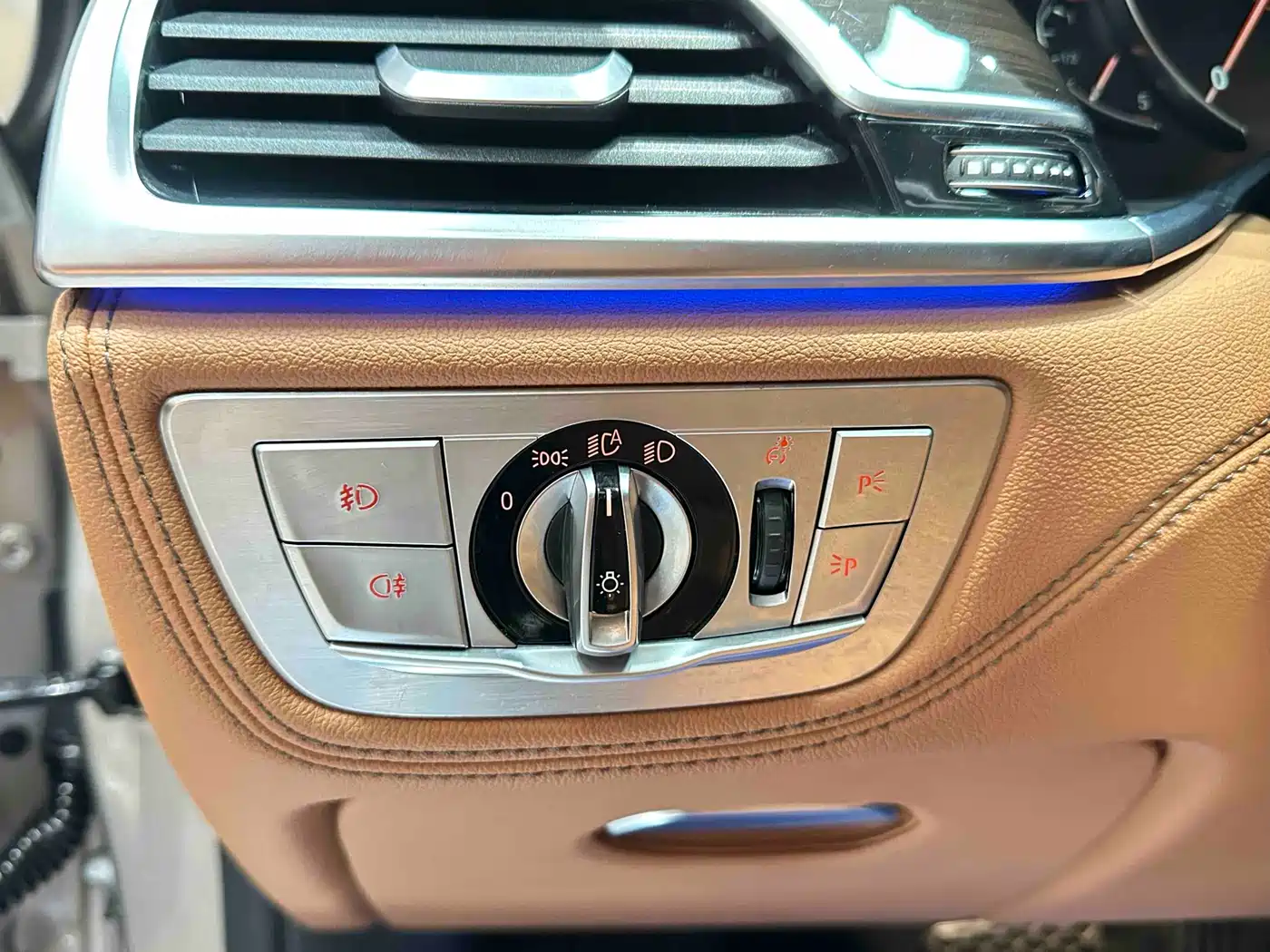 BMW 7 Series 2016 730Li Leading фото 15