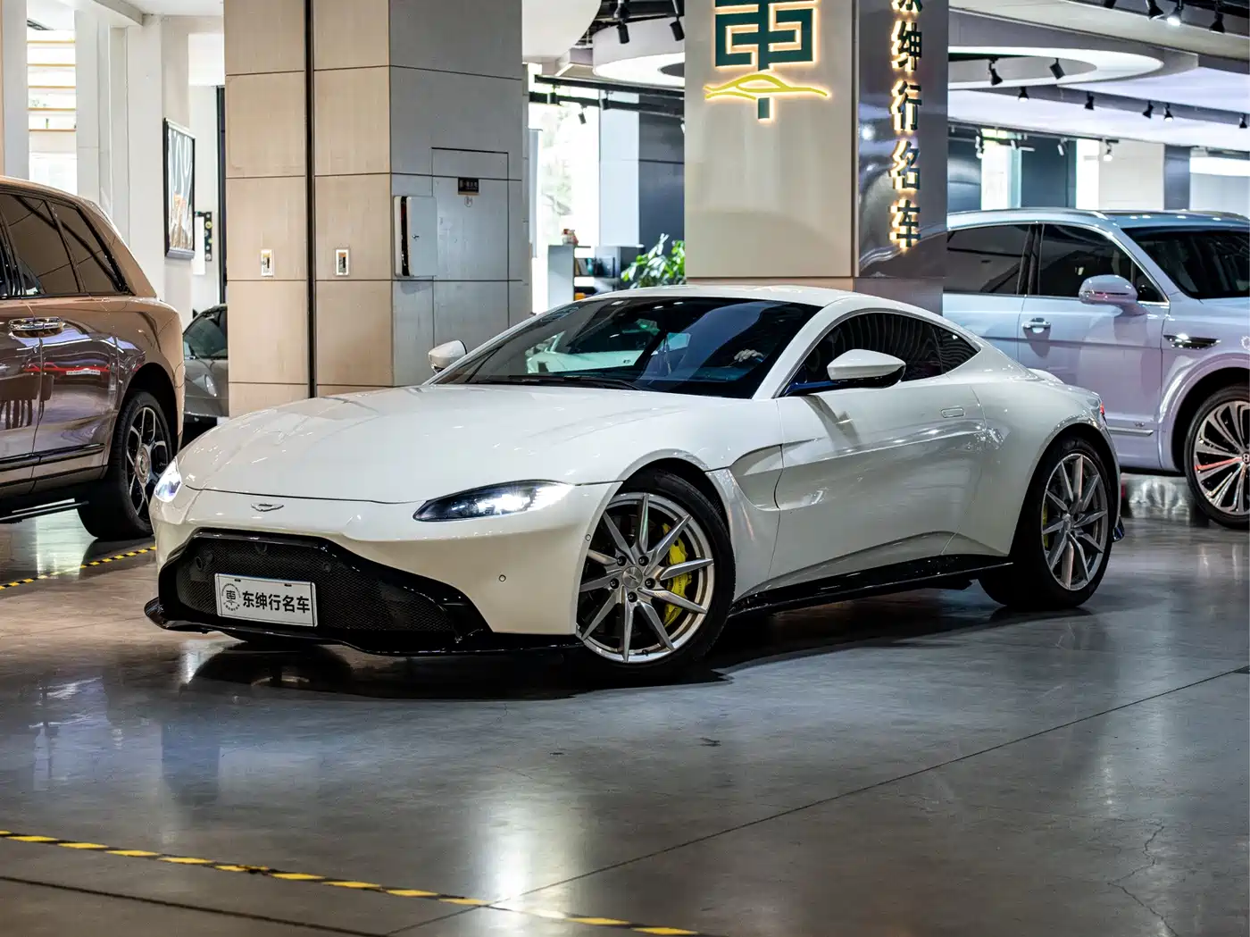 Aston Martin V8 Vantage 2019 2018 4.0T V8 Coupe