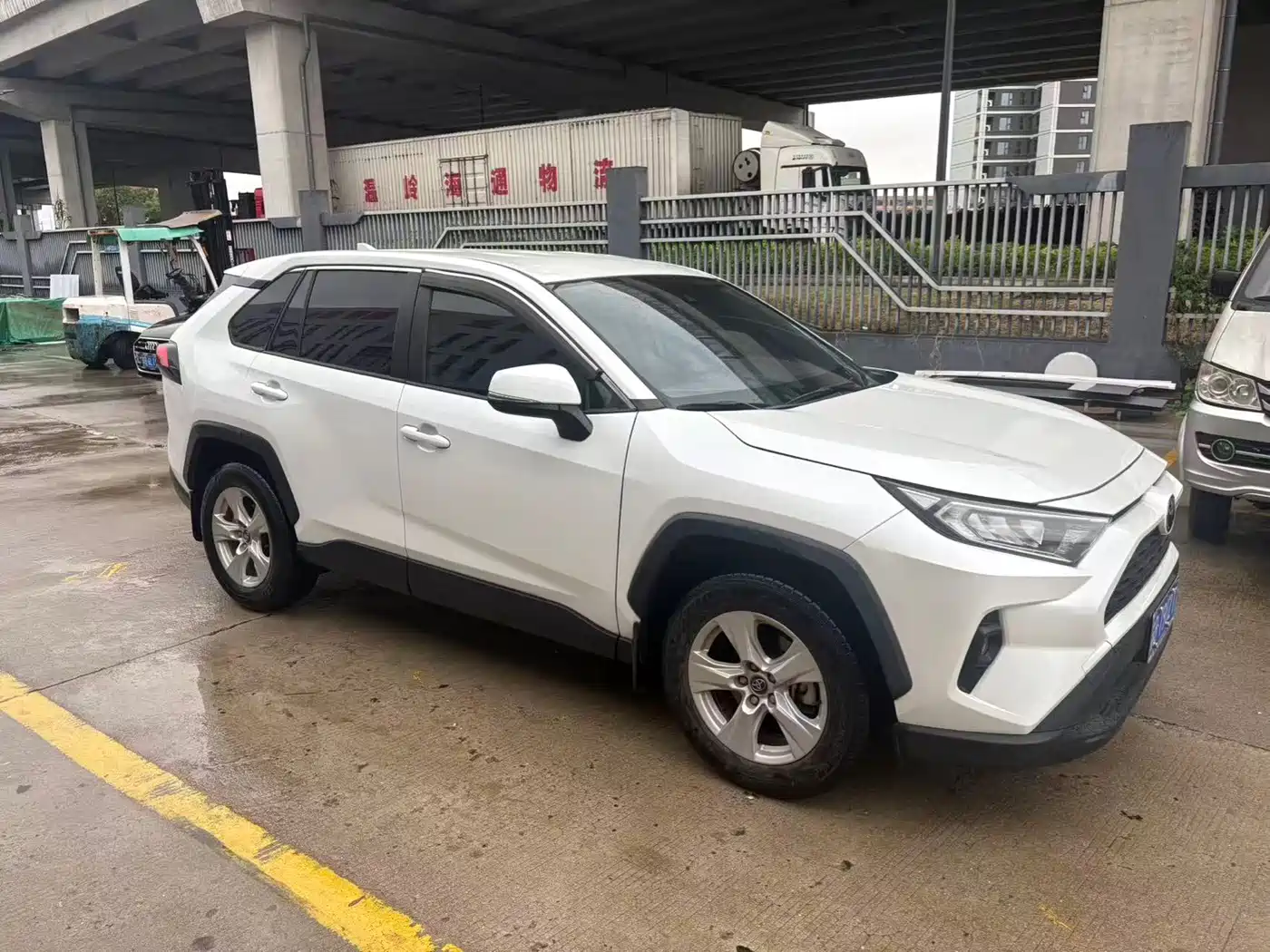 Фото 3 - Toyota RAV4