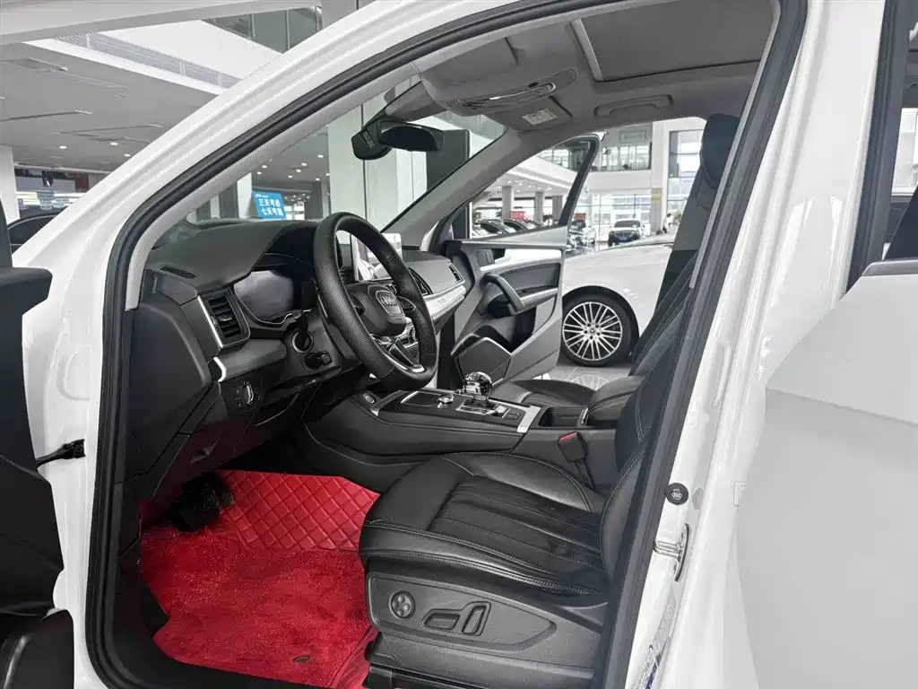 Audi Q5L 2020 Facelift 40 TFSI Honor Fashion фото 14