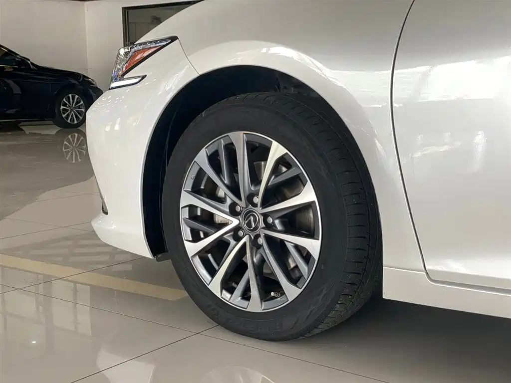 Lexus ES 2023 200 Excellence Edition фото 21